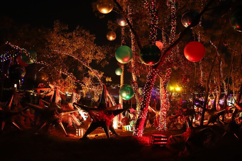 Decoración de la posada mexicana durante la apertura del parque temático “Navidalia” en el Parque Alameda Poniente de Santa Fe.