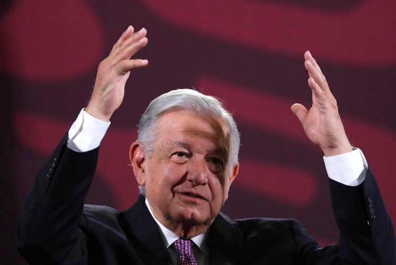 El presidente Andrés Manuel López Obrador habla durante una conferencia de prensa en el Palacio Nacional.