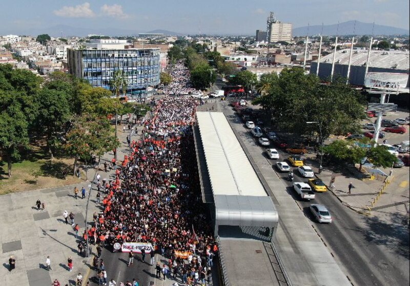 Multitudinaria marcha en la Ciudad de México