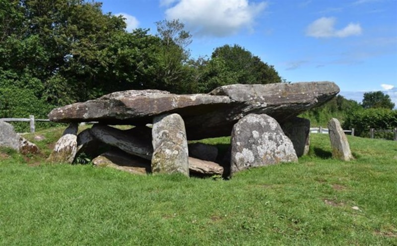 Dolmen de Axeitos