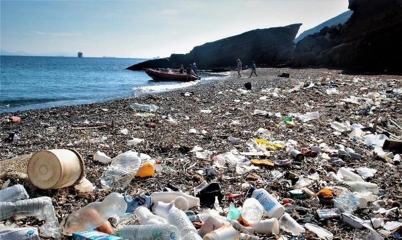 La contaminación del plástico en los océanos
