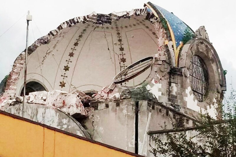 Colapsa el techo de un edificio histórico en el centro de la Ciudad de México