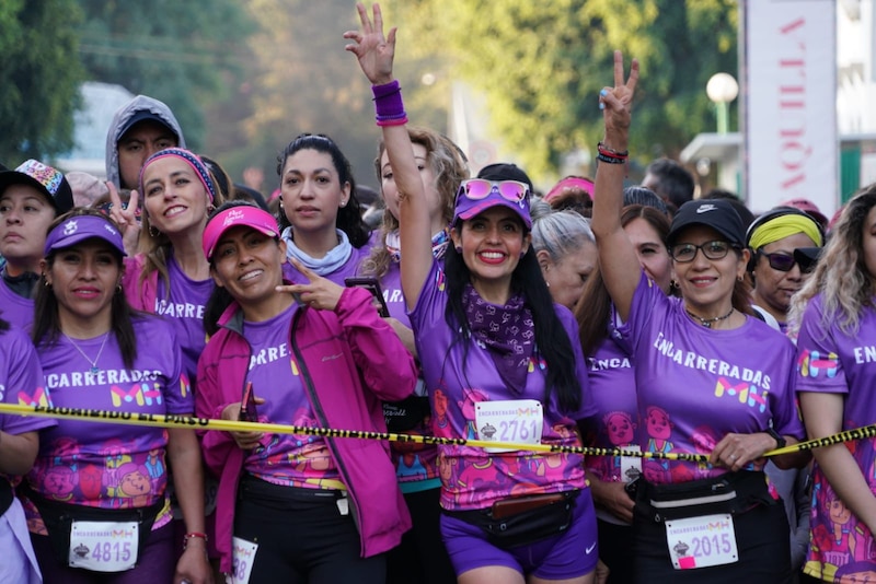 Mujeres corriendo en una carrera