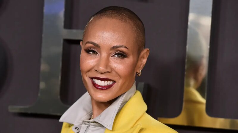 La actriz Jada Pinkett Smith muestra su nuevo look con la cabeza rapada