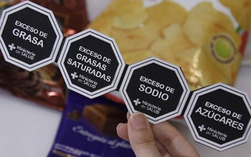 Etiquetado de alimentos con octógonos negros