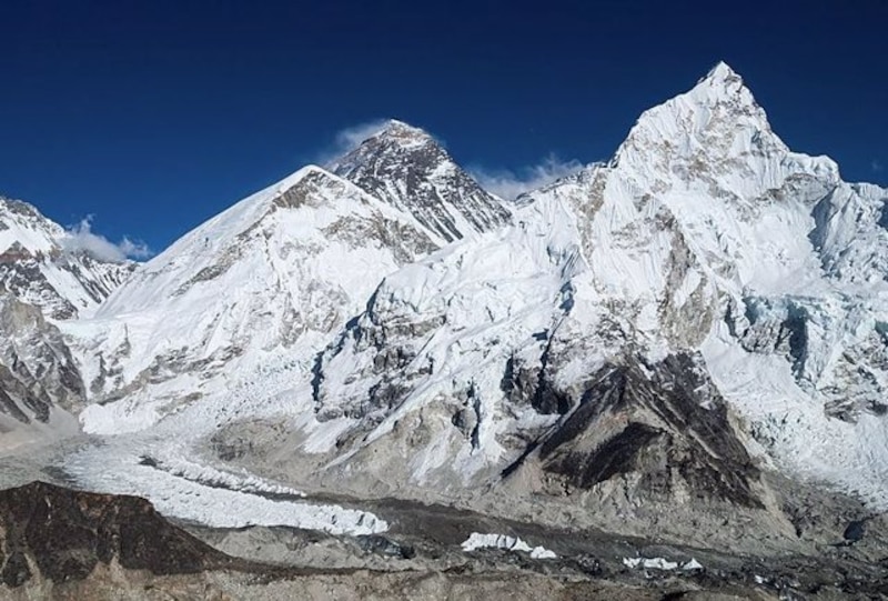 Impresionante imagen del Everest, la montaña más alta del mundo.