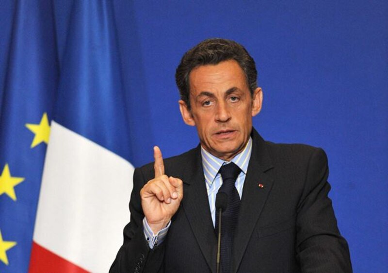 El presidente francés, Emmanuel Macron, da un discurso ante la prensa.