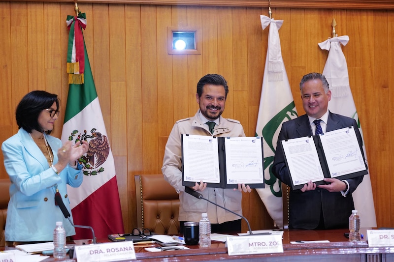 Los titulares del IMSS e IMPI, Zoé Robledo y Santiago Nieto, respectivamente, firmaron un convenio de colaboración para aumentar el número de solicitudes de patente y registros