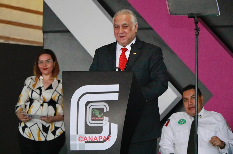 El presidente de CANAPAT, José Manuel López Campos, durante su discurso en la inauguración del foro.