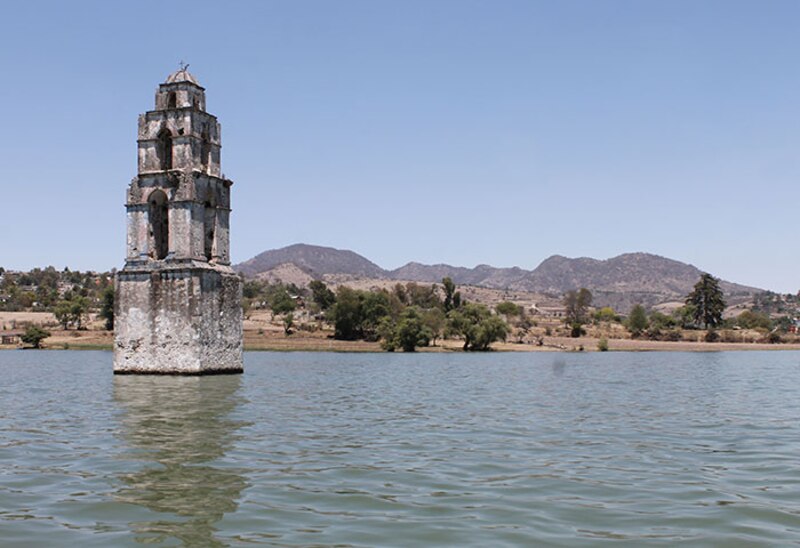 El campanario de la iglesia de San Pedro de la Laguna, Guatemala