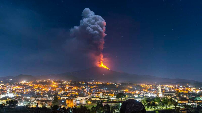 Volcán Etna en erupción