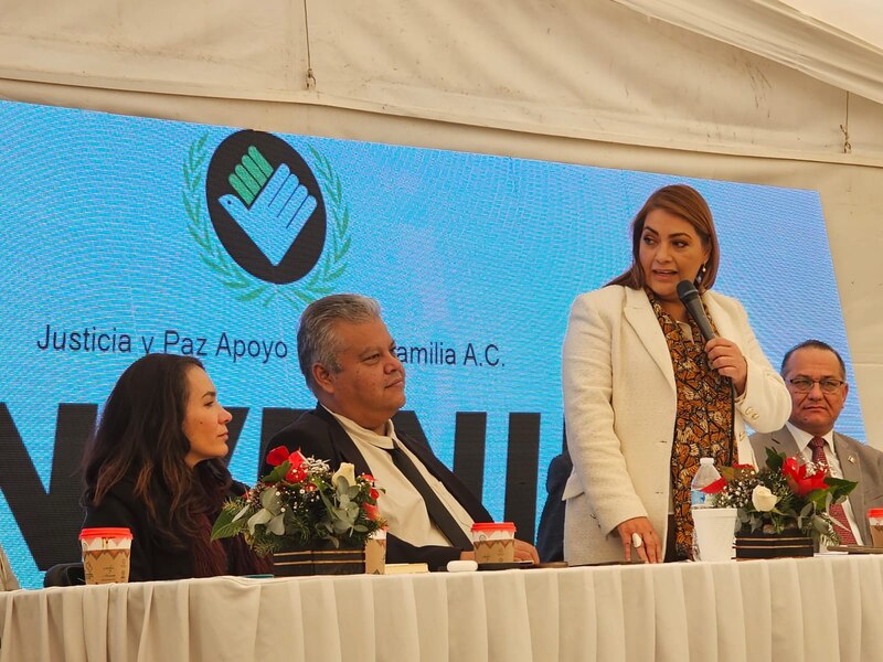 La alcaldesa de Venustiano Carranza, Evelyn Parra, encabeza la ceremonia por el Día Internacional de la Paz