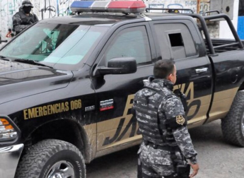 Policía mexicana en una patrulla