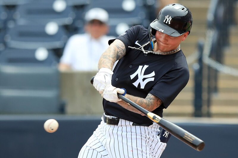 Aaron Judge conecta un jonrón en el Yankee Stadium.