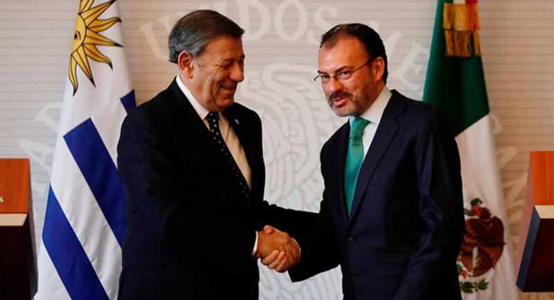 El presidente de México, Enrique Peña Nieto, se reúne con el presidente de Uruguay, Tabaré Vázquez.