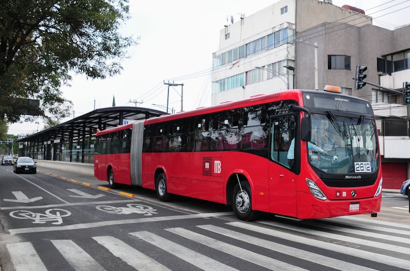 Línea 2 del Metrobús CDMX cierra estación Iztacalco