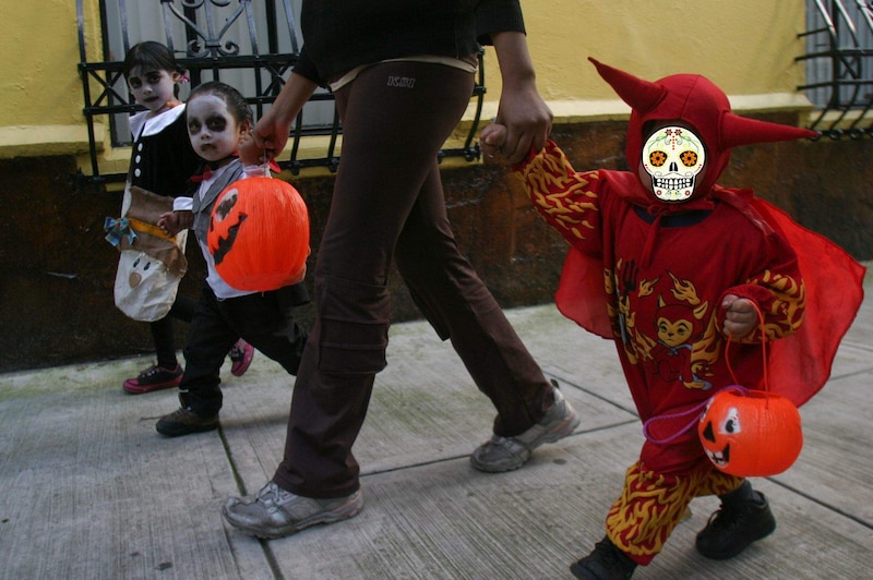 Niños pidiendo calaverita