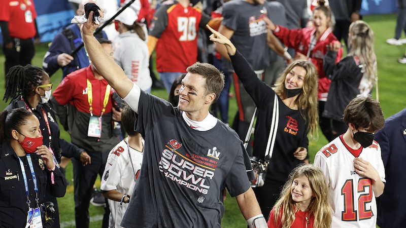 Tom Brady y su familia celebran la victoria en el Super Bowl