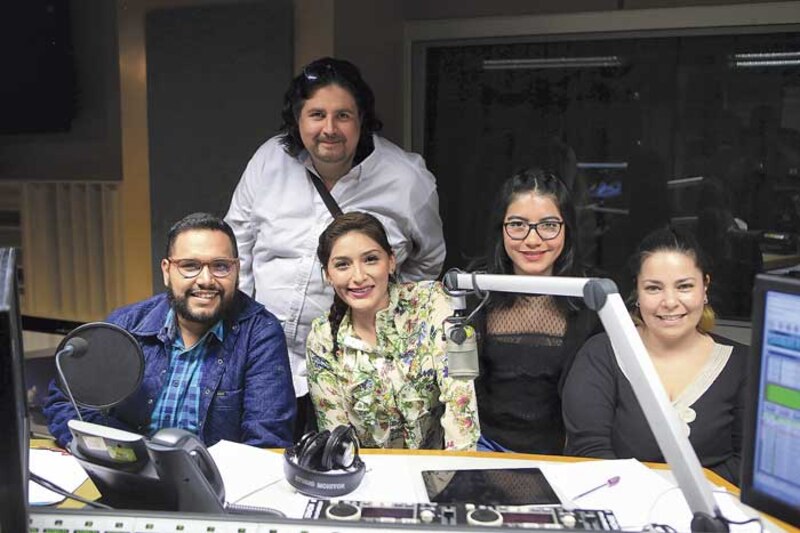 El equipo de locutores de la radio