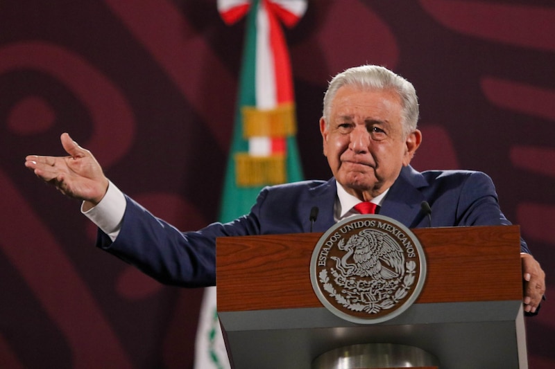 El presidente Andrés Manuel López Obrador da un discurso en el Palacio Nacional.