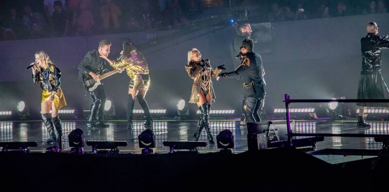 Christina Aguilera, Ricky Martin y otros artistas en concierto