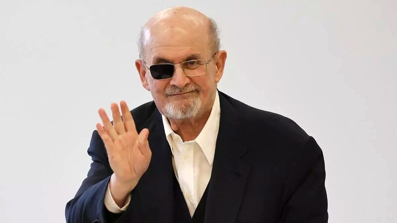 El escritor Salman Rushdie