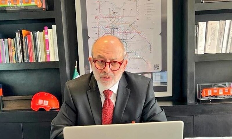 El nuevo CEO de Metro de Madrid, Borja Carabante, en su despacho