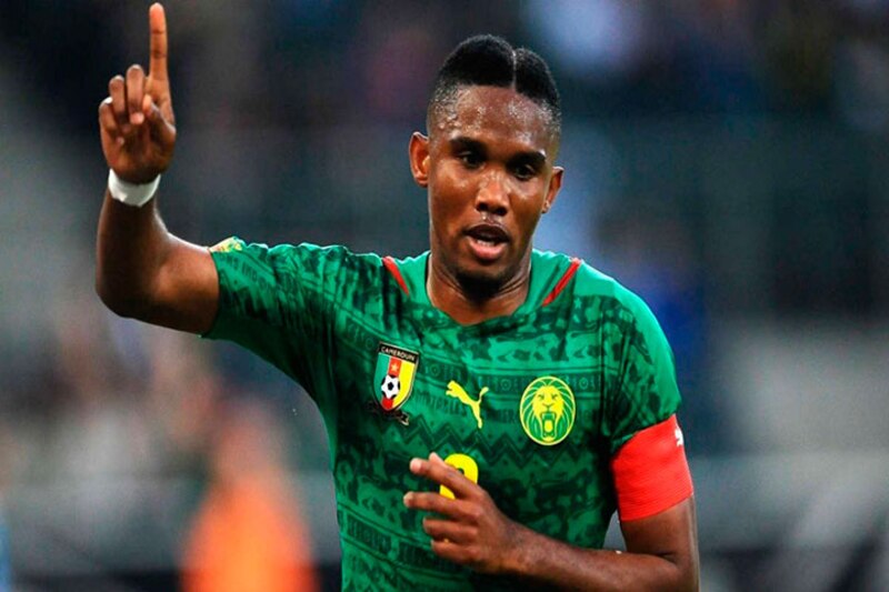 El futbolista camerunés André-Frank Zambo Anguissa celebra un gol