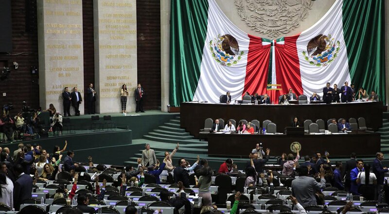 Diputados mexicanos durante una sesión en el Congreso de la Unión
