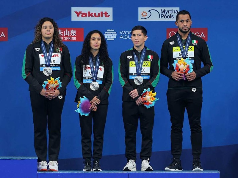 Podio de los 4x100m libre mixto en el Campeonato Mundial de Natación de 2022