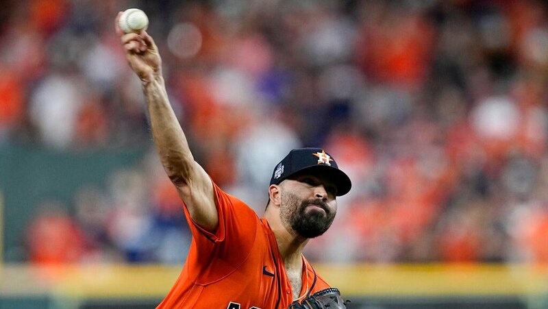 El lanzador de los Astros de Houston, Justin Verlander, lanza una bola rápida durante el juego 5 de la Serie Mundial 2017 contra los Dodgers de Los Ángeles.