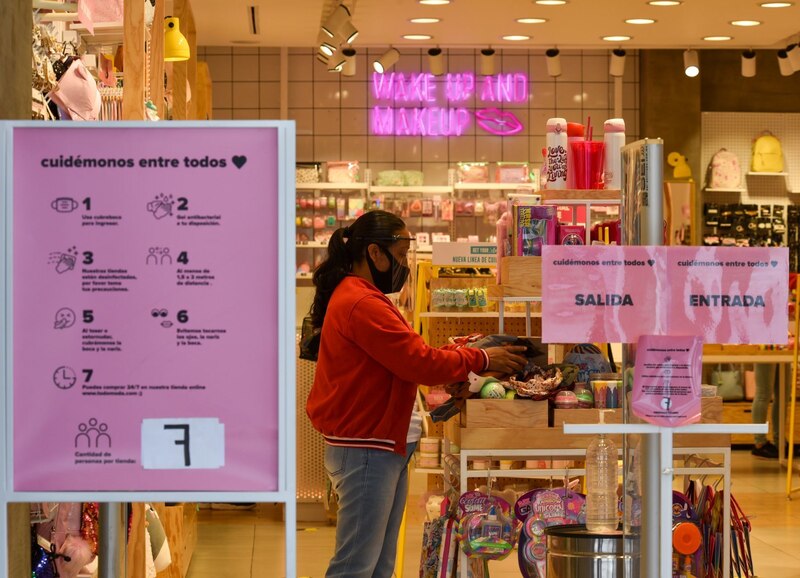 Medidas de seguridad en una tienda de maquillaje