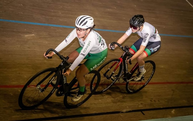 Ciclistas mexicanas en competencia