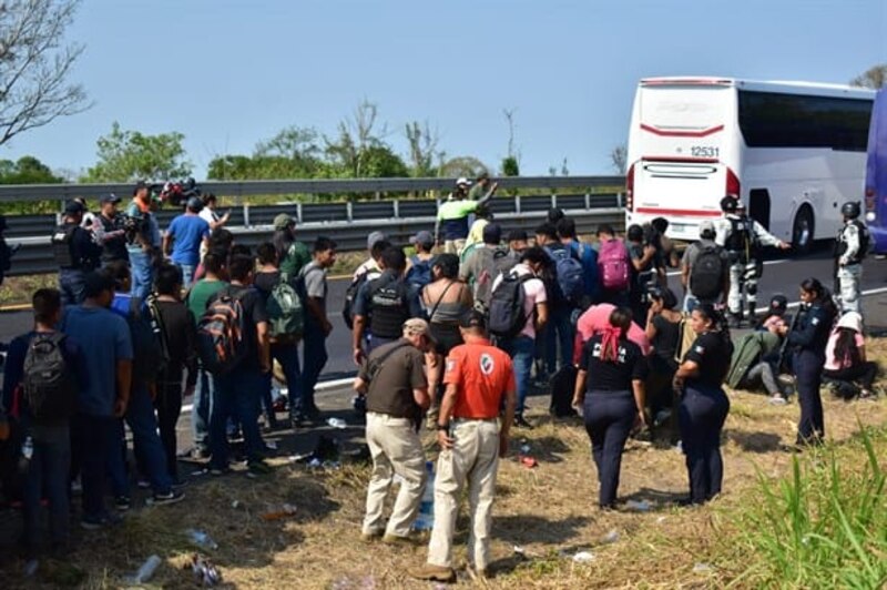 Migrantes centroamericanos esperan en la frontera de México para solicitar asilo en Estados Unidos