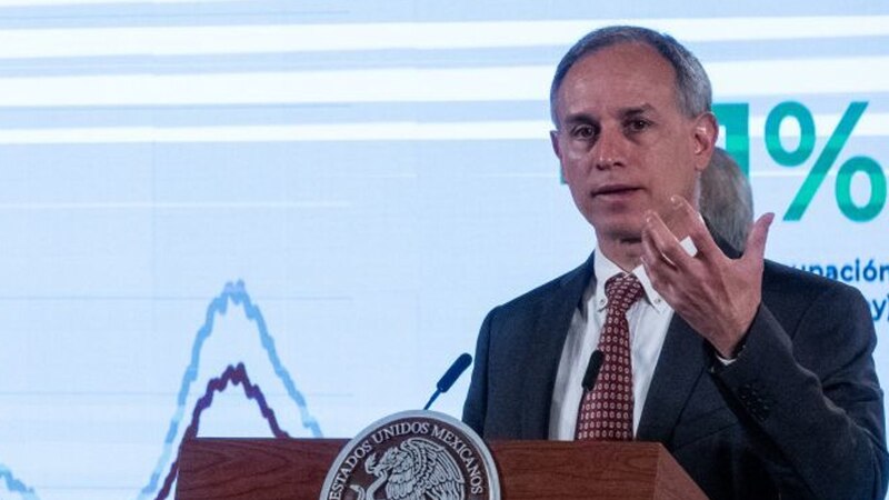El gobernador de Nuevo León, Samuel García, anuncia un nuevo programa de becas para estudiantes universitarios.