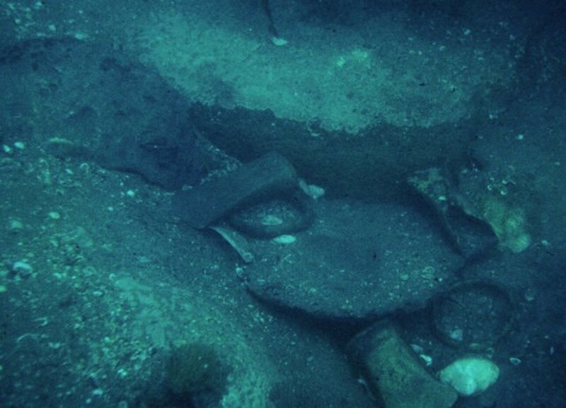 Restos de un naufragio en el fondo marino