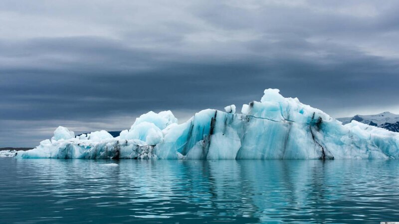 Iceberg en el mar