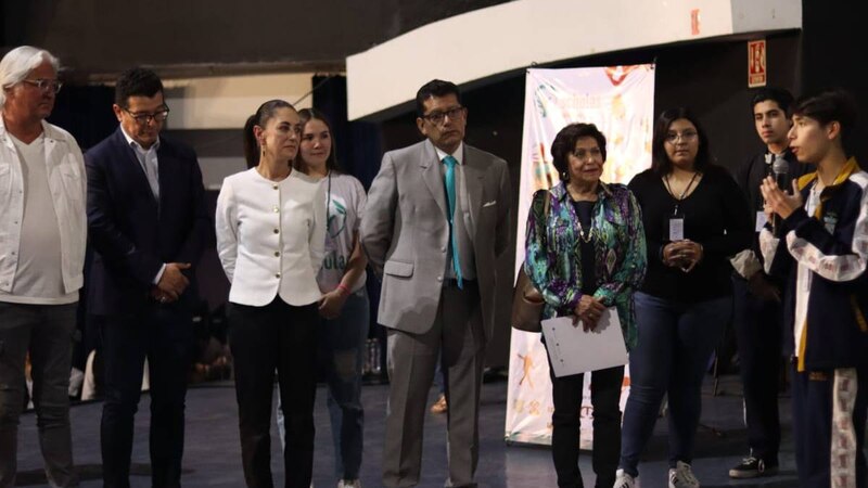 Entrega de premios a los ganadores del concurso de oratoria
