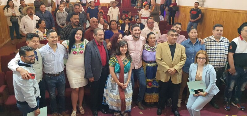 Políticos sonrientes en un evento