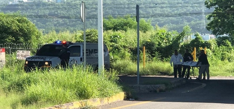 Levantamiento de cadáver en la carretera