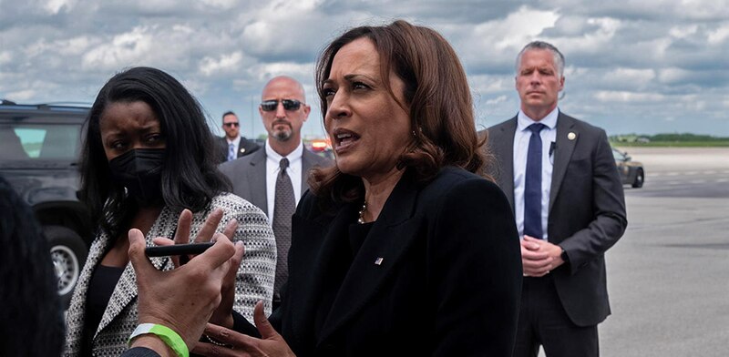 Kamala Harris, vicepresidenta de Estados Unidos, pronuncia un discurso.