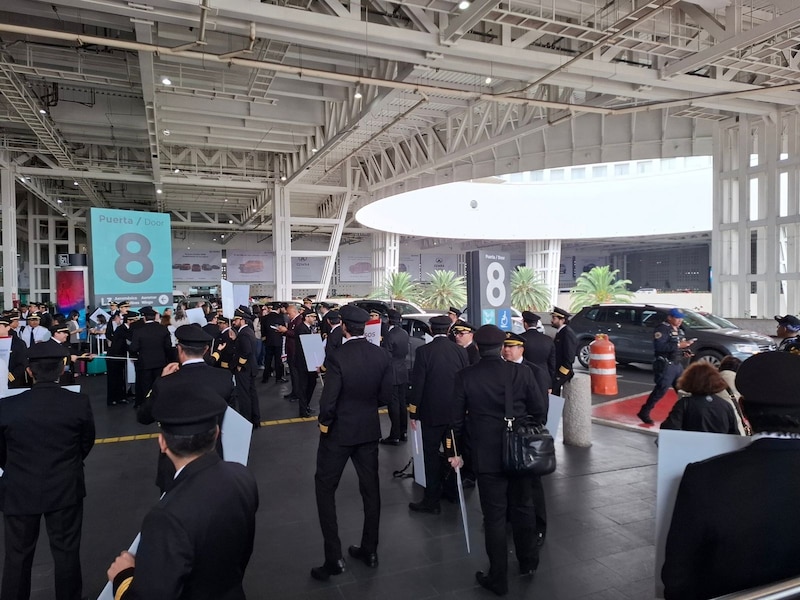 Protesta de pilotos de Aeroméxico