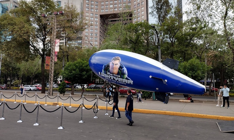 ¡Llega a la Ciudad de México el dirigible de Lightyear!