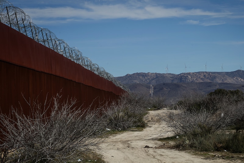 El muro fronterizo entre Estados Unidos y México