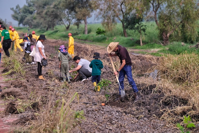 Como parte del proyecto Vías Verdes, la Secretaría de Cultura de Jalisco encabezó la plantación de árboles en La Vega para recuperar un tramo del sendero cultural y natural.