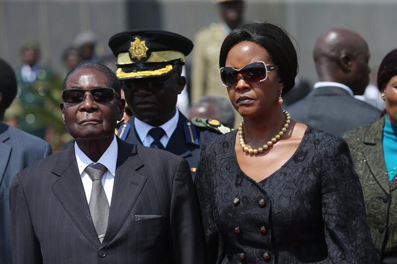 La ex primera dama de Zimbabue, Grace Mugabe, asiste al funeral de su marido, Robert Mugabe