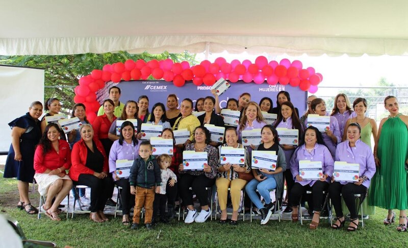 Mujeres reciben capacitación para el trabajo