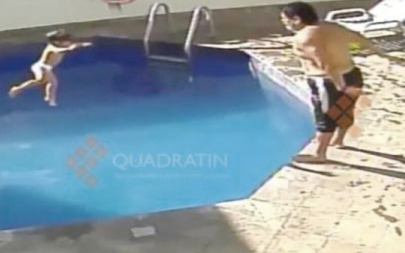 Niño se cae a la piscina