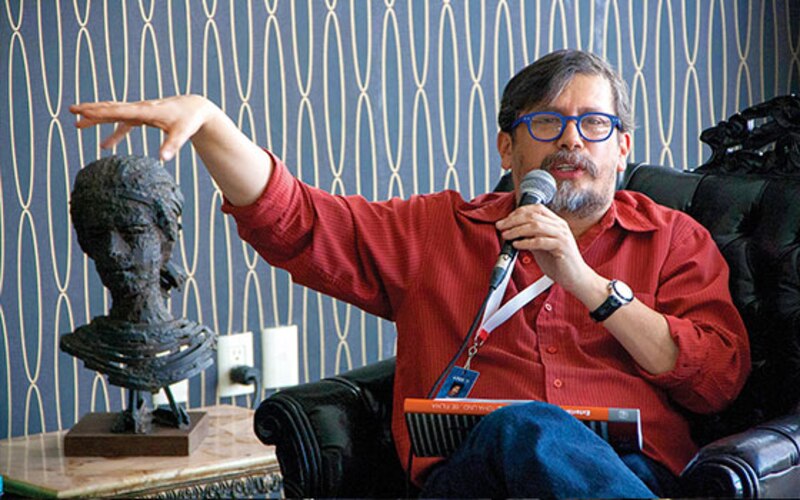 El escritor Juan Villoro habla sobre su obra literaria