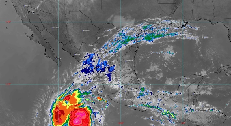 Mapa satelital de méxico mostrando a la Tormenta tropical Kristy